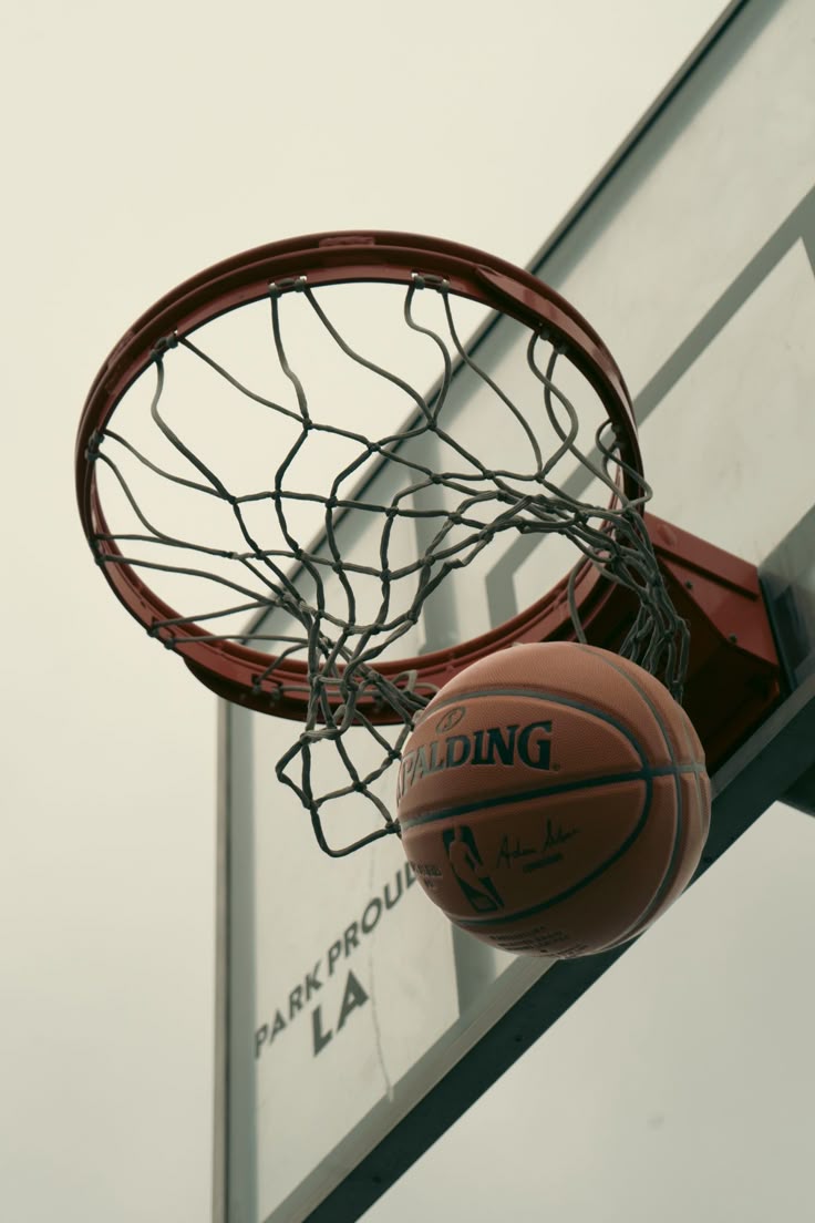 BASKETBALL